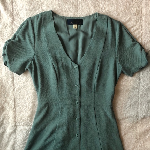 Green dress - Picture 3 of 8